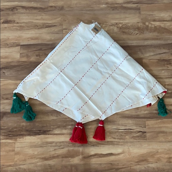 Mud Pie Red and Green Tassel Tree Skirt - Picture 3 of 16